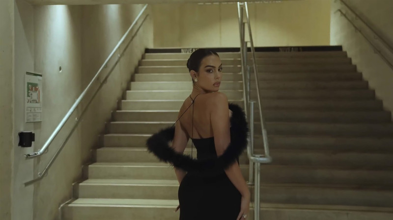 Georgina Rodríguez gives a look behind the scenes during Paris Fashion Week