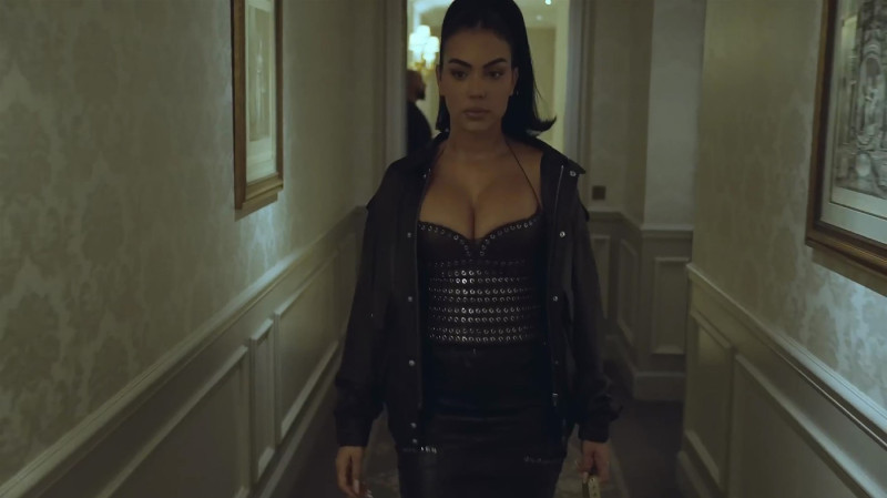 Georgina Rodríguez gives a look behind the scenes during Paris Fashion Week