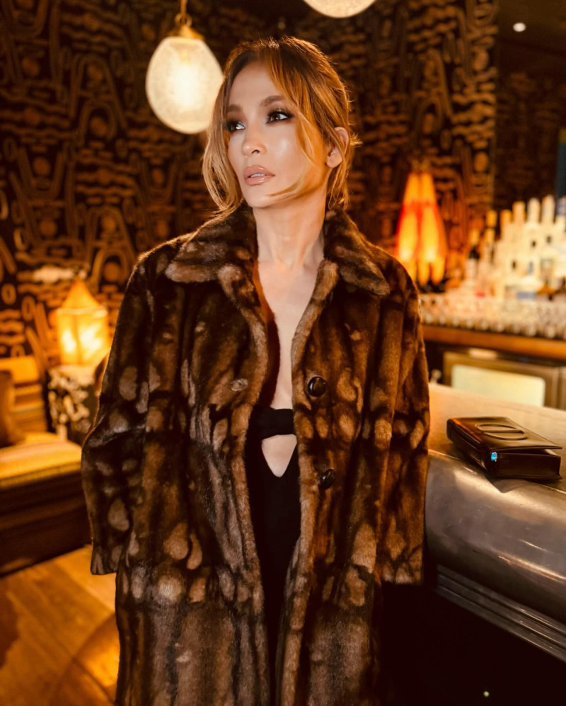 jlo_1731028244_3496440795094432342_305701719