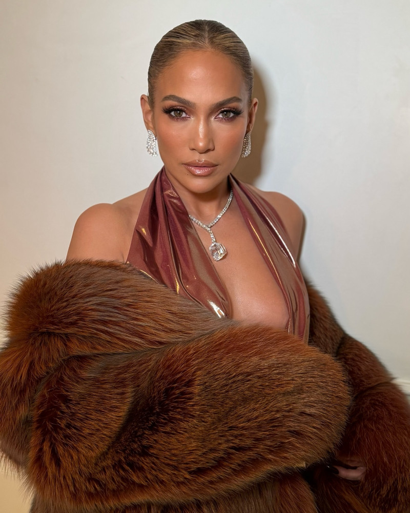 jlo_1738470639_3558872123827508805_305701719