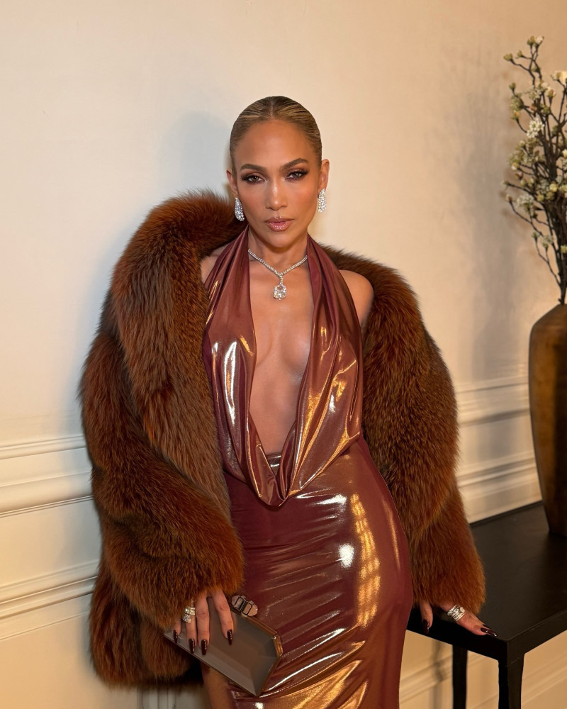 jlo_1738470639_3558872123886165053_305701719