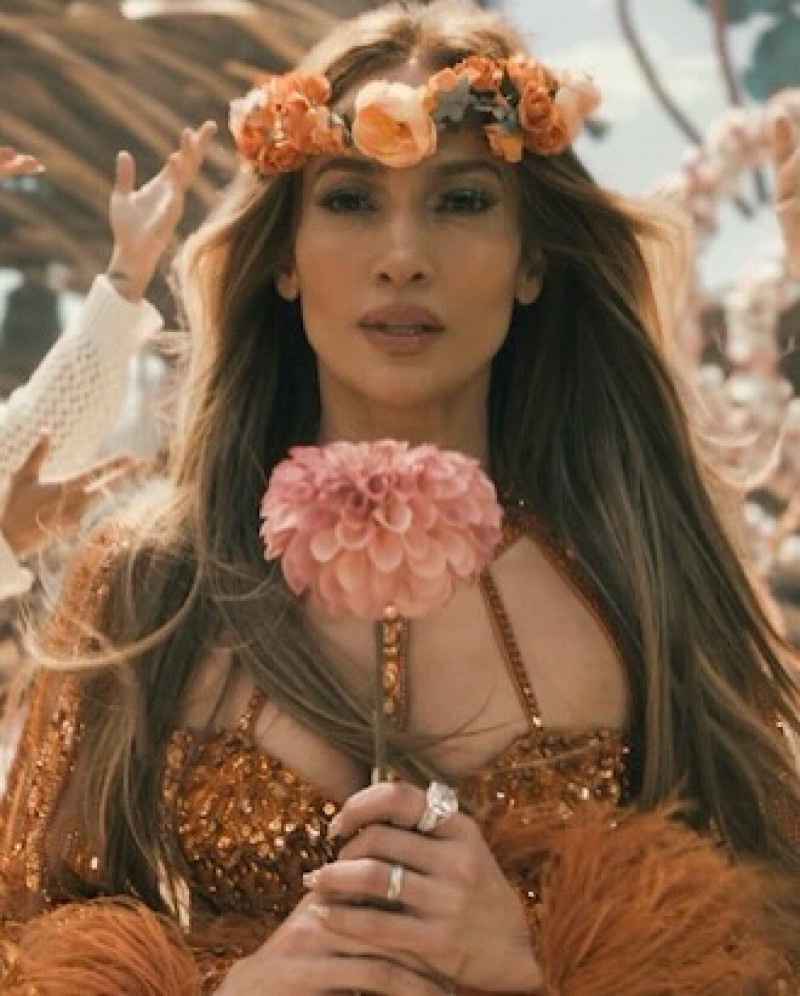 jlo_1739839945_3570358698575028602_305701719