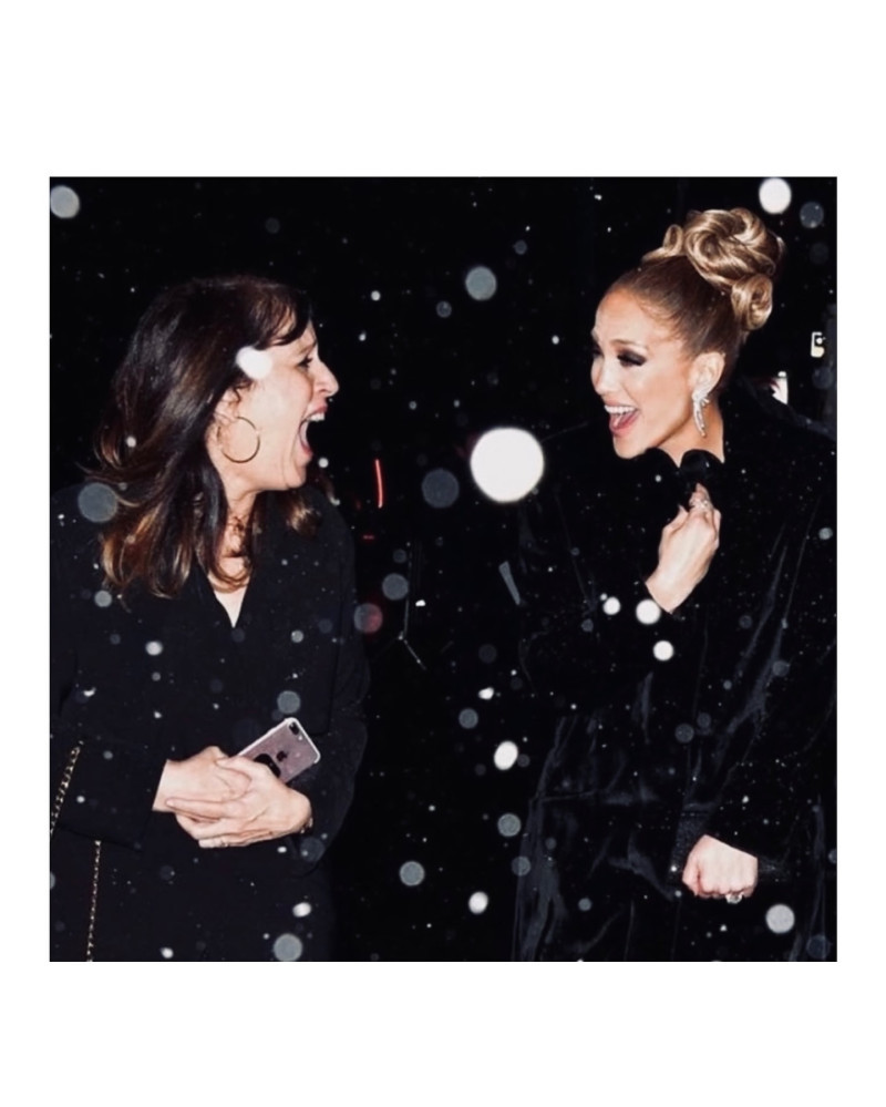jlo_1741479953_3584116079523856206_305701719