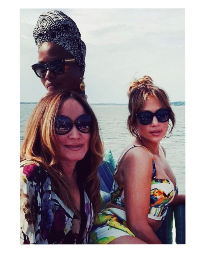 jlo_1741479953_3584116079540737406_305701719