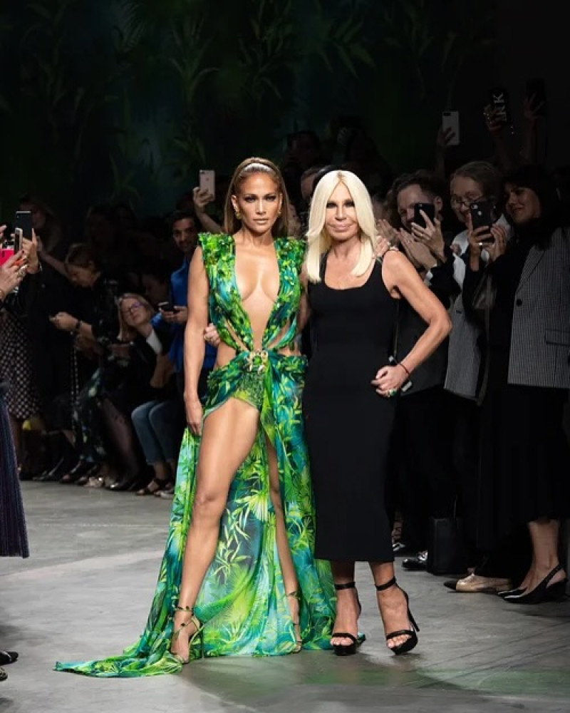 jlo_1741981369_3588322267211965642_305701719