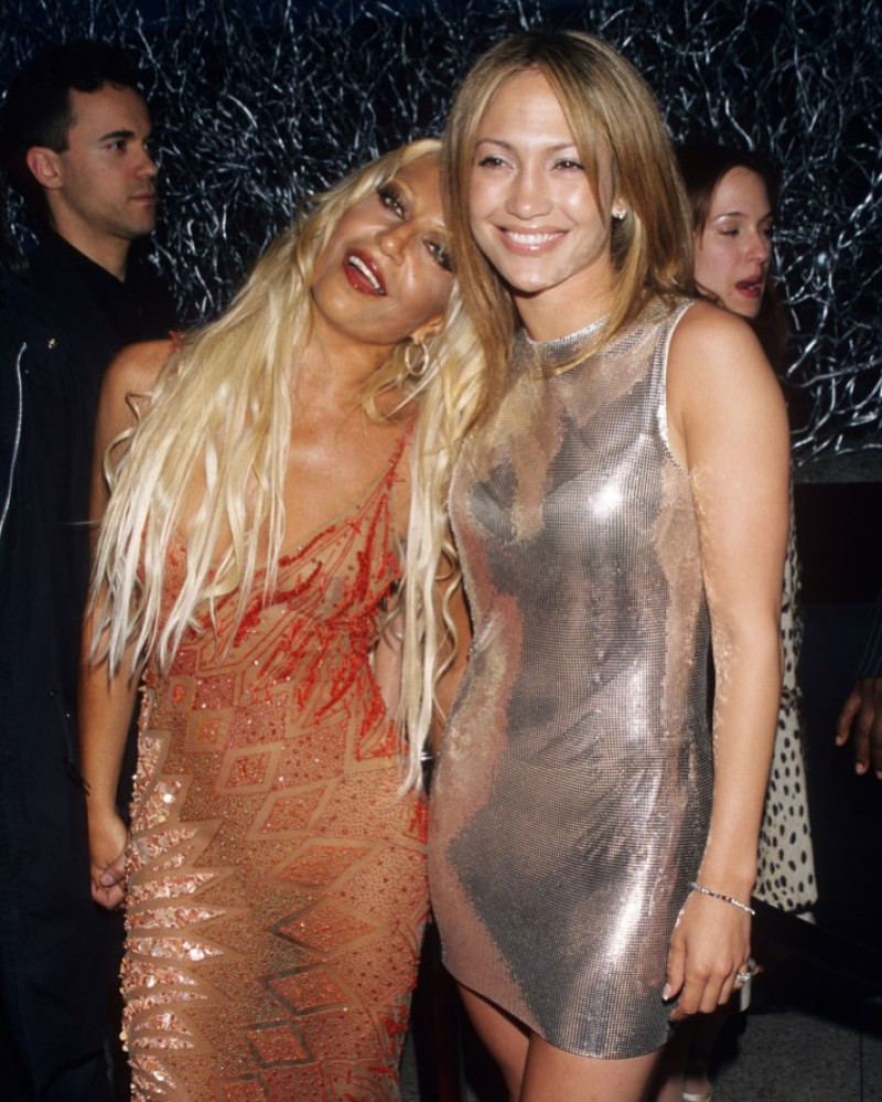 jlo_1741981369_3588322267354473289_305701719