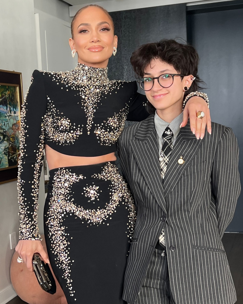 jlo_1742830174_3595442558558357490_305701719