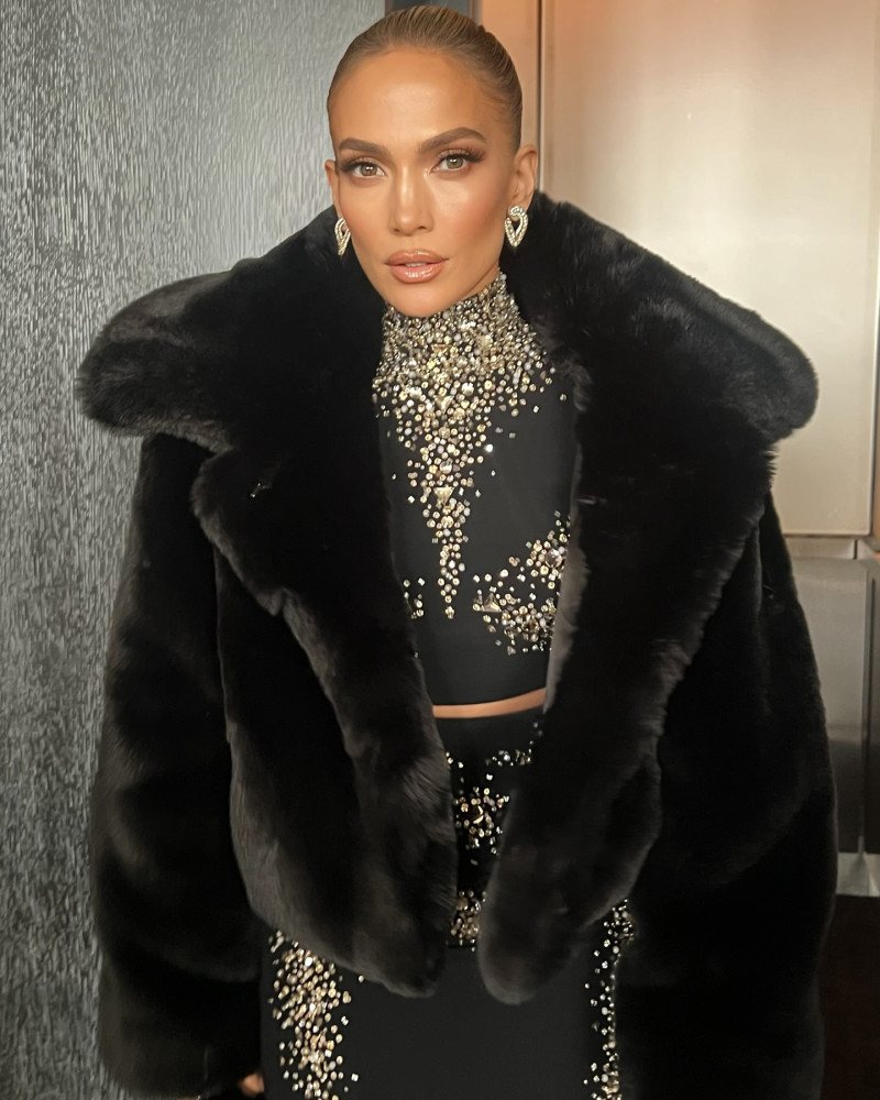 jlo_1742830174_3595442558575216429_305701719