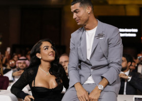 FOTO Cristiano Ronaldo nu s-a putut abține, după ce sute de oameni au apărut la biserică pentru nunta lui cu Georgina
