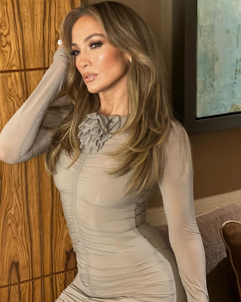 jlo_1700338917_3239000054128195764_305701719