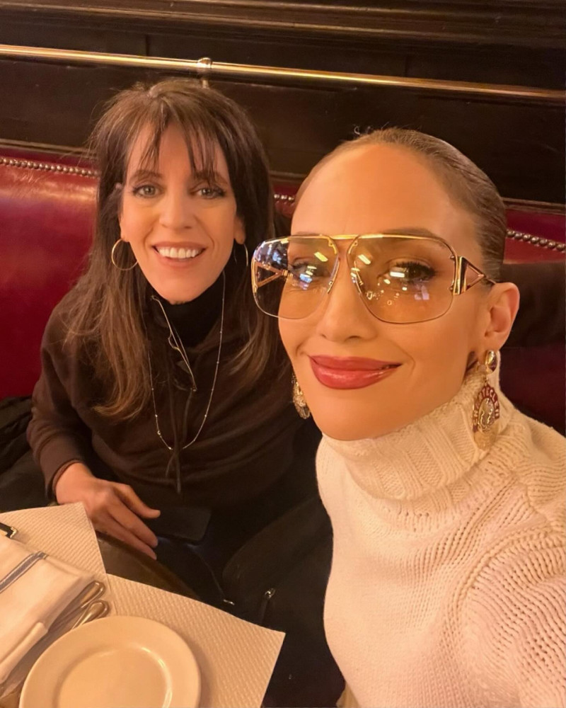 jlo_1712460263_3340681279639100800_305701719