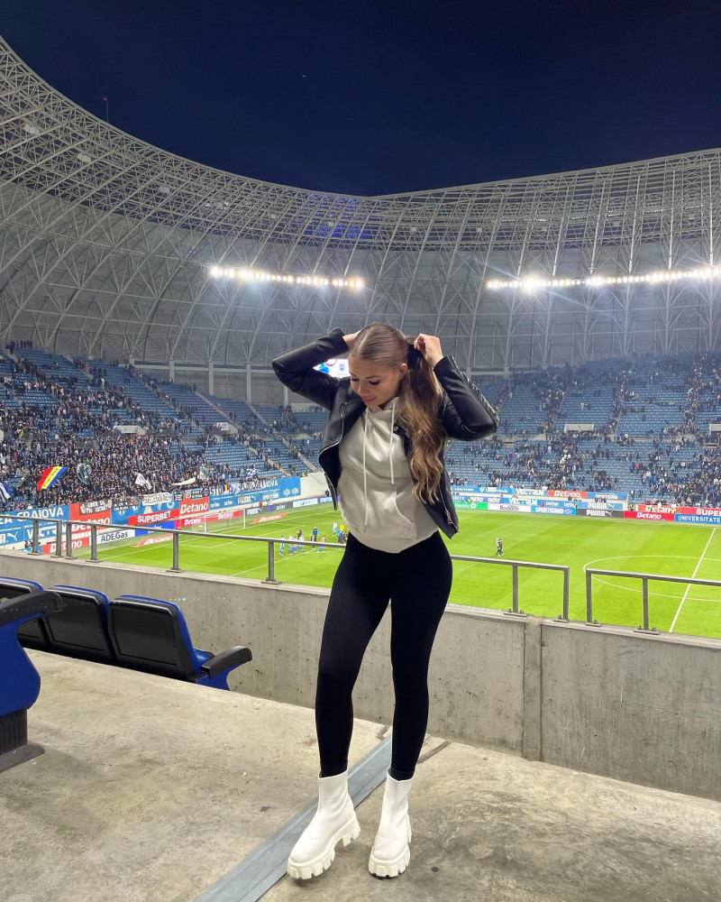 radut.cristina8_1744580222_3610123021158904845_1912808334