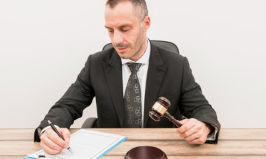 Judecător ieșit la pensie cu 20.000 lei pe lună. Pentru 15.000 lei nu a contribuit absolut deloc