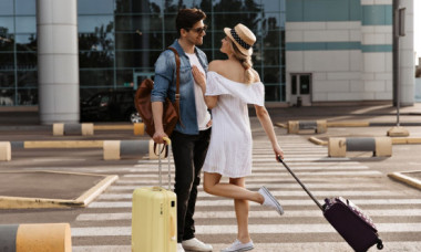Escrocherie de vacanță. Capcanele în care cad turiștii și rămân fără bani în concediu