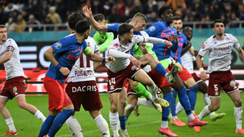 Au apărut echipele de start la Rapid - FCSB: cine joacă fundaș central la ”Roș-Albaștri” în locul lui Mihai Popescu