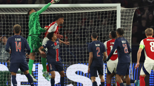Paradă de zile mari! Gianluigi Donnarumma l-a ”copiat” pe Yann Sommer, în PSG - Arsenal