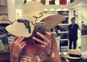 ”I-ați cheltuit banii lui Cristi Chivu?”. A răspuns fără să ezite: ”Mi se pare normal. Mă duceam la shopping foarte des”