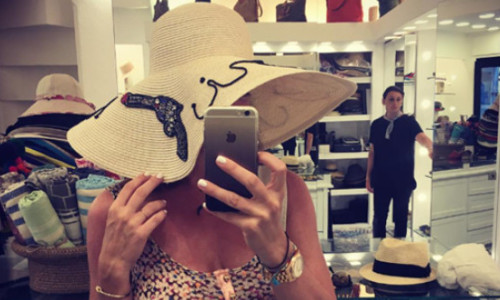 ”I-ați cheltuit banii lui Cristi Chivu?”. A răspuns fără să ezite: ”Mi se pare normal. Mă duceam la shopping foarte des”