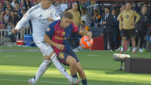 A apărut înregistrarea! Ce s-a întâmplat în timpul discuției dintre arbitru și VAR la golul anulat Barcelonei