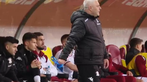 Nu s-a văzut la TV: gestul făcut de Șumudică în Dinamo - Rapid, derby în care s-a simțit ”umilit”
