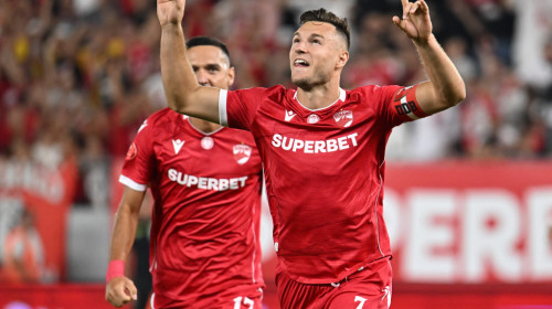 Ar fi o mare lovitură pentru Dinamo! Politic, urmărit de un club important din Anglia la derby-ul cu Rapid