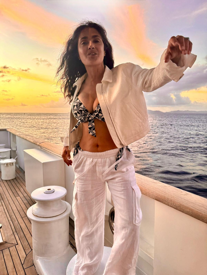 salmahayek_1745163129_3615012798366518369_1777628093