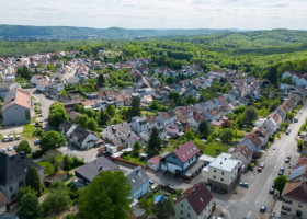 Un sat fără gară, cu 4 magazine și 13.000 de locuitori a lăsat ”mască” toată țara: a ajuns la ”masa bogaților”