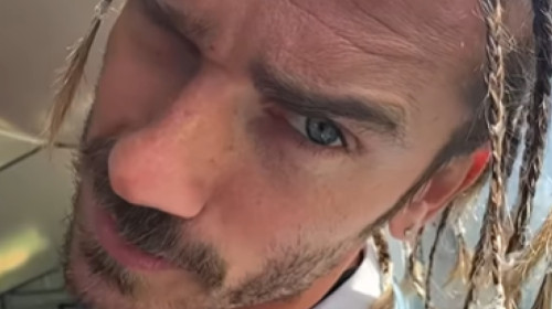 Antoine Griezmann a surprins cu un nou look, la 34 de ani