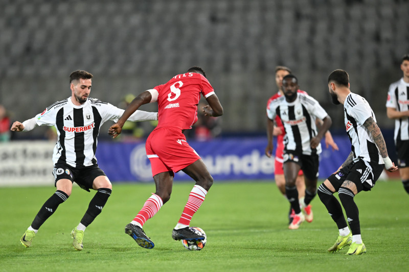 FOTBAL: FC UNIVERSITATEA CLUJ - DINAMO BUCURESTI, SUPERLIGA SUPERBET - PLAY-OFF (12.04.2025)