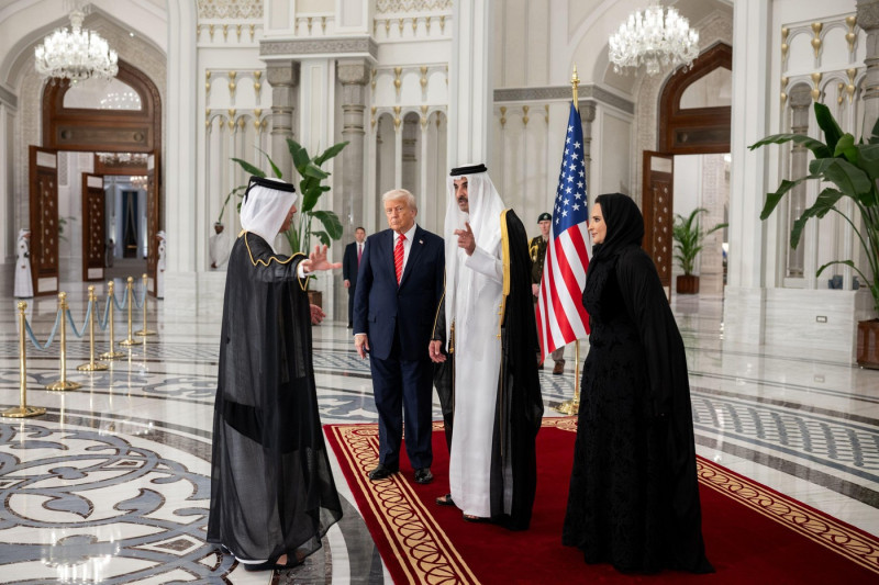 President Donald Trump participates in a receiving line with Amir of Qatar Sheikh Tamin bin Hamad Al Thani and his wife, Sheikha Jawaher, at an official State Dinner at Lusail Palace in Doha, Qatar, Wednesday, May 14, 2025. (Official White House Photo by