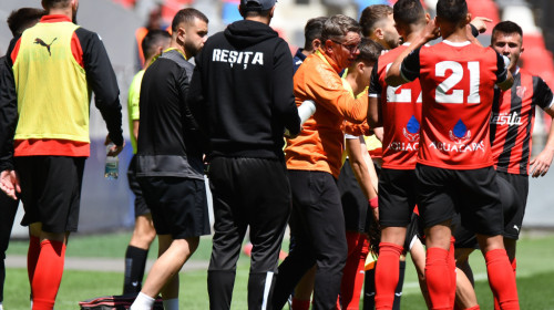 Cei de la Steaua și Reșița s-ar fi bătut pe teren, imediat după fluierul final! De la ce a plecat totul