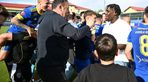 Din petrecere în petrecere! Campionul nu și-a uitat fosta echipă și a intrat pe teren la finalul meciului