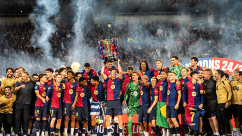 Barcelona a primit trofeul de campioană din La Liga! Imagini de la festivitatea catalanilor