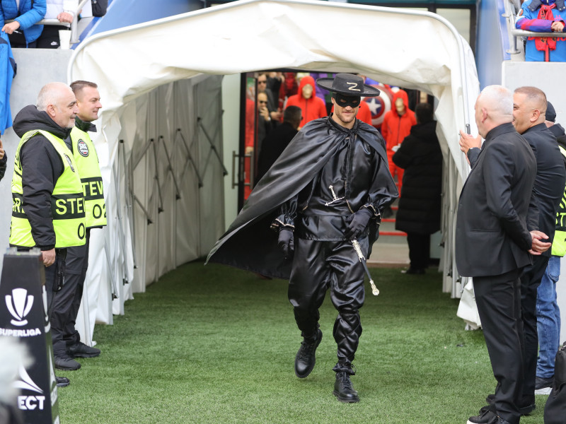 FOTBAL:FCSB-UNIVERSITATEA CRAIOVA, PLAY OFF SUPERLIGA SUPERBET (17.05.2025)