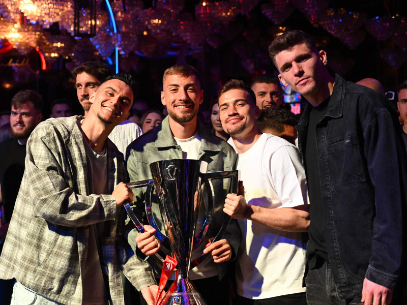 FOTBAL:SARBATOARE CLUB FCSB CASTIGAREA SUPERLIGII SUPERBET (17.05.2025)