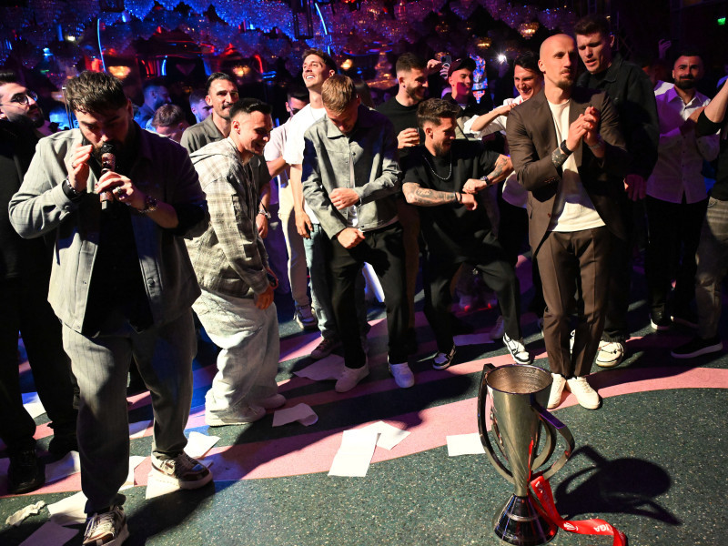 FOTBAL:SARBATOARE CLUB FCSB CASTIGAREA SUPERLIGII SUPERBET (17.05.2025)