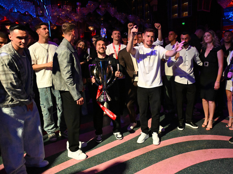 FOTBAL:SARBATOARE CLUB FCSB CASTIGAREA SUPERLIGII SUPERBET (17.05.2025)