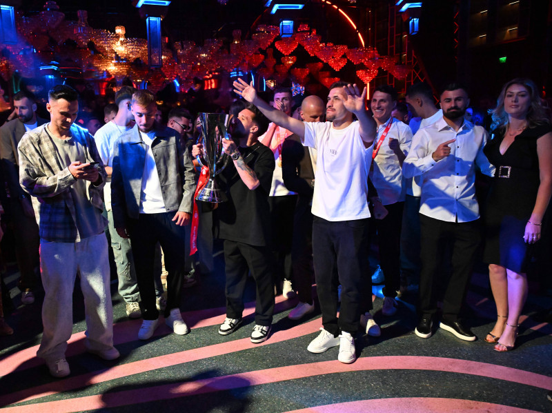 FOTBAL:SARBATOARE CLUB FCSB CASTIGAREA SUPERLIGII SUPERBET (17.05.2025)