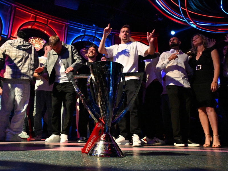 FOTBAL:SARBATOARE CLUB FCSB CASTIGAREA SUPERLIGII SUPERBET (17.05.2025)