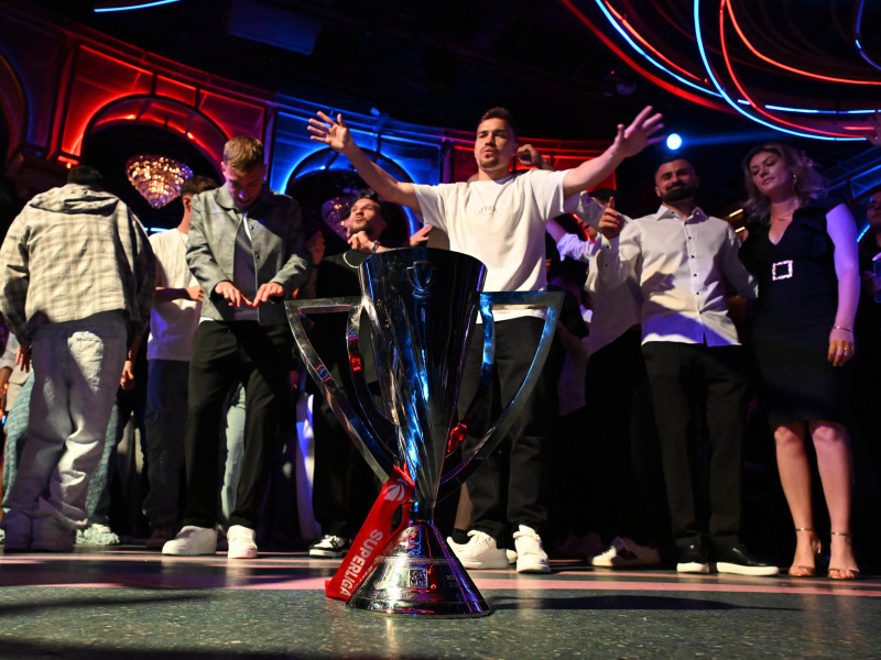 FOTBAL:SARBATOARE CLUB FCSB CASTIGAREA SUPERLIGII SUPERBET (17.05.2025)