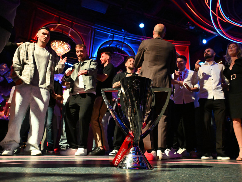 FOTBAL:SARBATOARE CLUB FCSB CASTIGAREA SUPERLIGII SUPERBET (17.05.2025)