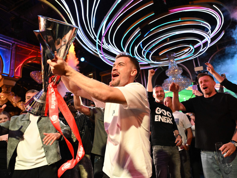 FOTBAL:SARBATOARE CLUB FCSB CASTIGAREA SUPERLIGII SUPERBET (17.05.2025)