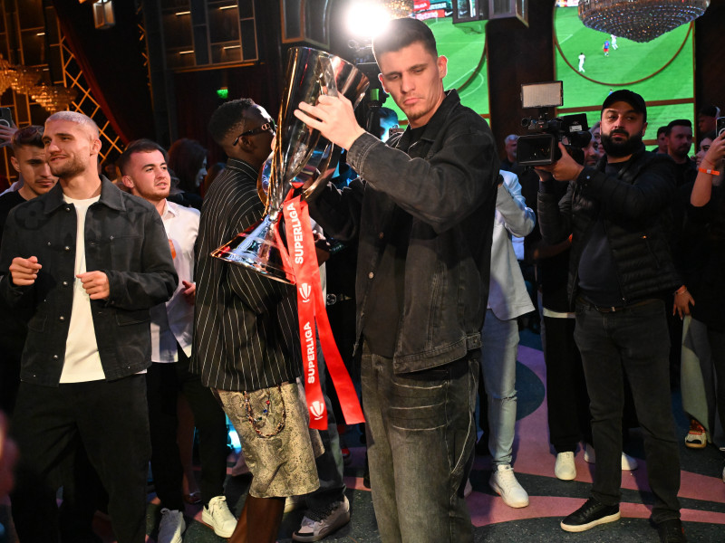 FOTBAL:SARBATOARE CLUB FCSB CASTIGAREA SUPERLIGII SUPERBET (17.05.2025)