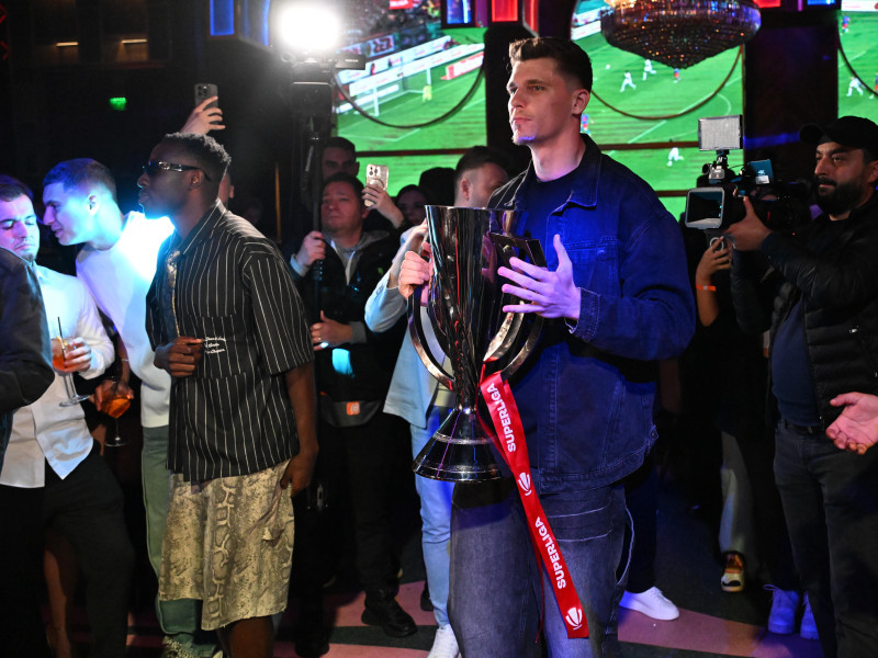 FOTBAL:SARBATOARE CLUB FCSB CASTIGAREA SUPERLIGII SUPERBET (17.05.2025)