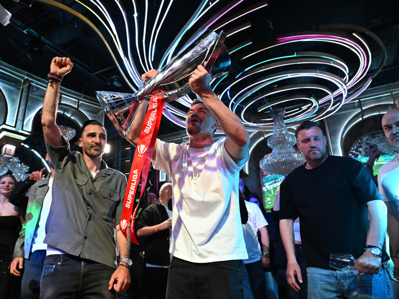 FOTBAL:SARBATOARE CLUB FCSB CASTIGAREA SUPERLIGII SUPERBET (17.05.2025)