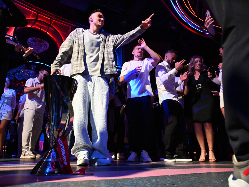 FOTBAL:SARBATOARE CLUB FCSB CASTIGAREA SUPERLIGII SUPERBET (17.05.2025)