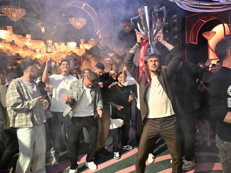 FOTBAL:SARBATOARE CLUB FCSB CASTIGAREA SUPERLIGII SUPERBET (17.05.2025)