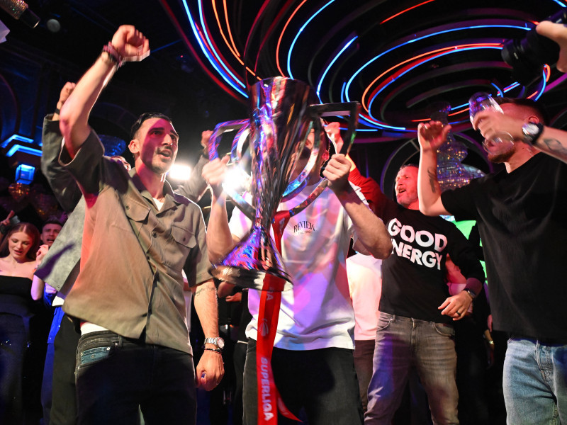 FOTBAL:SARBATOARE CLUB FCSB CASTIGAREA SUPERLIGII SUPERBET (17.05.2025)