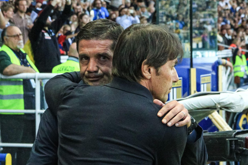 Cristian Chivu (Head Coach Parma Calcio) with Antonio Conte (Head coach SSC Napoli) during Parma Calcio vs SSC Napoli, Italian soccer Serie A match in Parma, Italy, May 18 2025