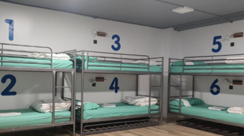 Au ”explodat” când au aflat că TREI nopți de cazare costă echivalentul a 14.000 de lei: ”Ar trebui să fie ilegal”